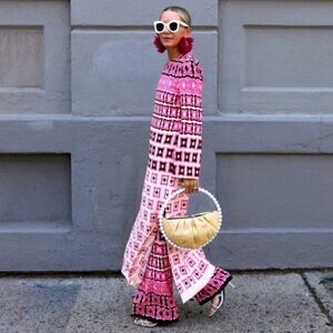 Nwot Zara Pink and Black Geometric Dress, bloggers favorite. Size M. Never worn.